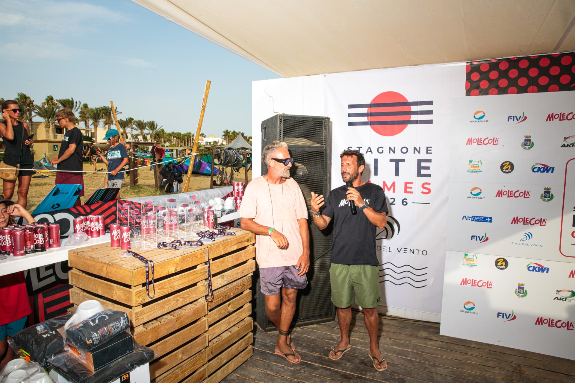 Speaker e staff presentano i premi dello Stagnone Kite Games 2026