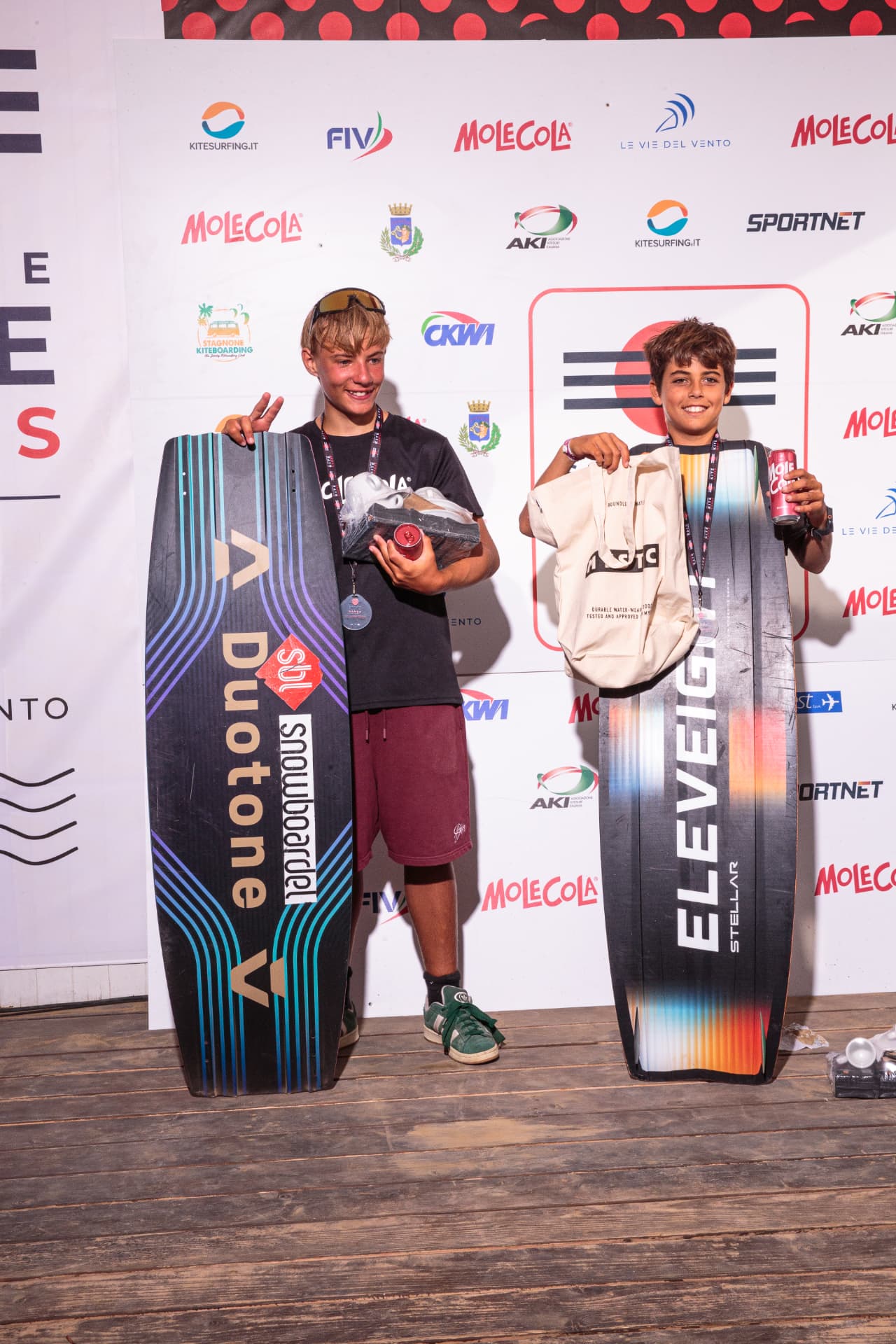 Due vincitori con tavole premio e borsa Mystic — premiazione 2026