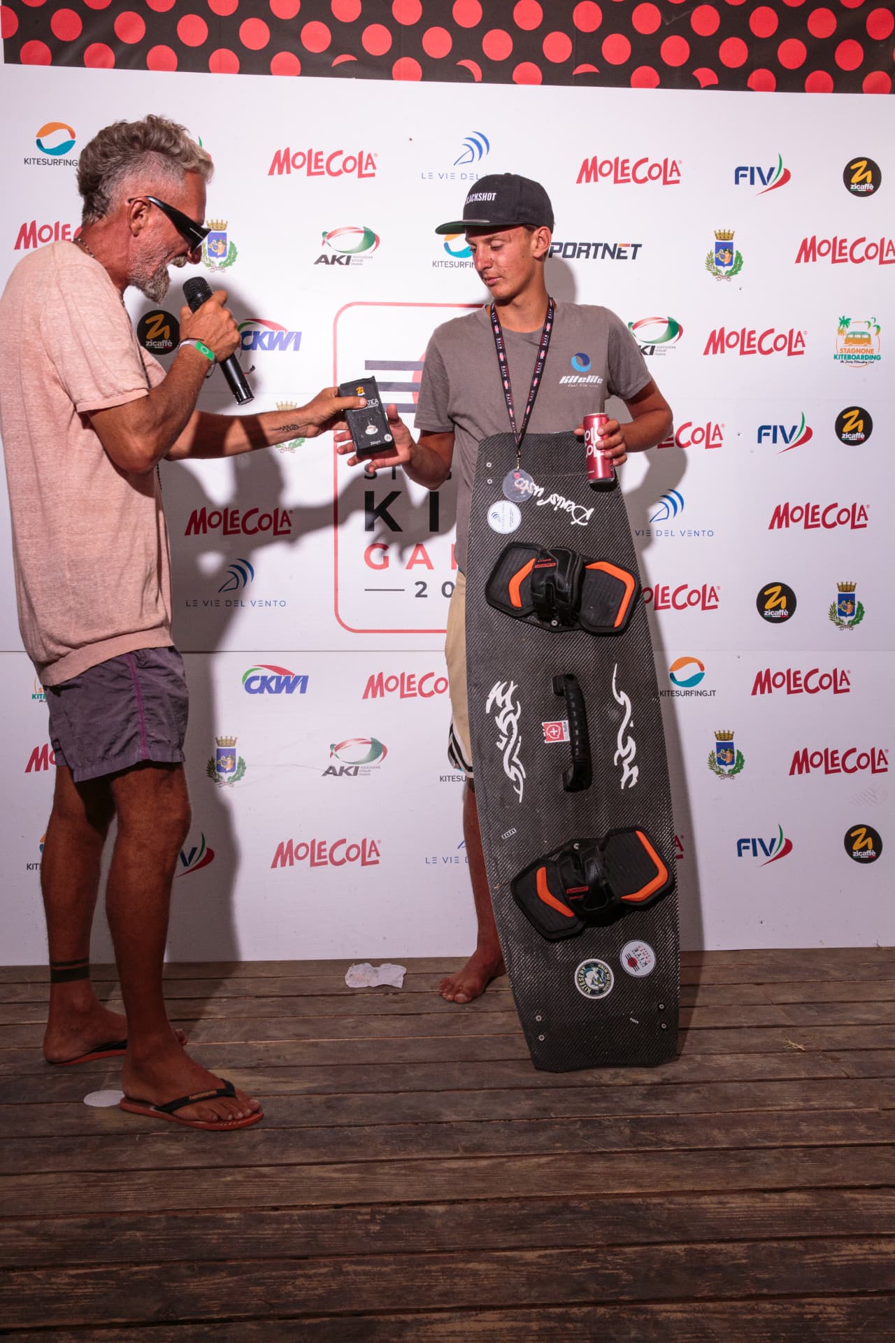 Consegna del premio a un atleta con tavola personalizzata — premiazione 2026
