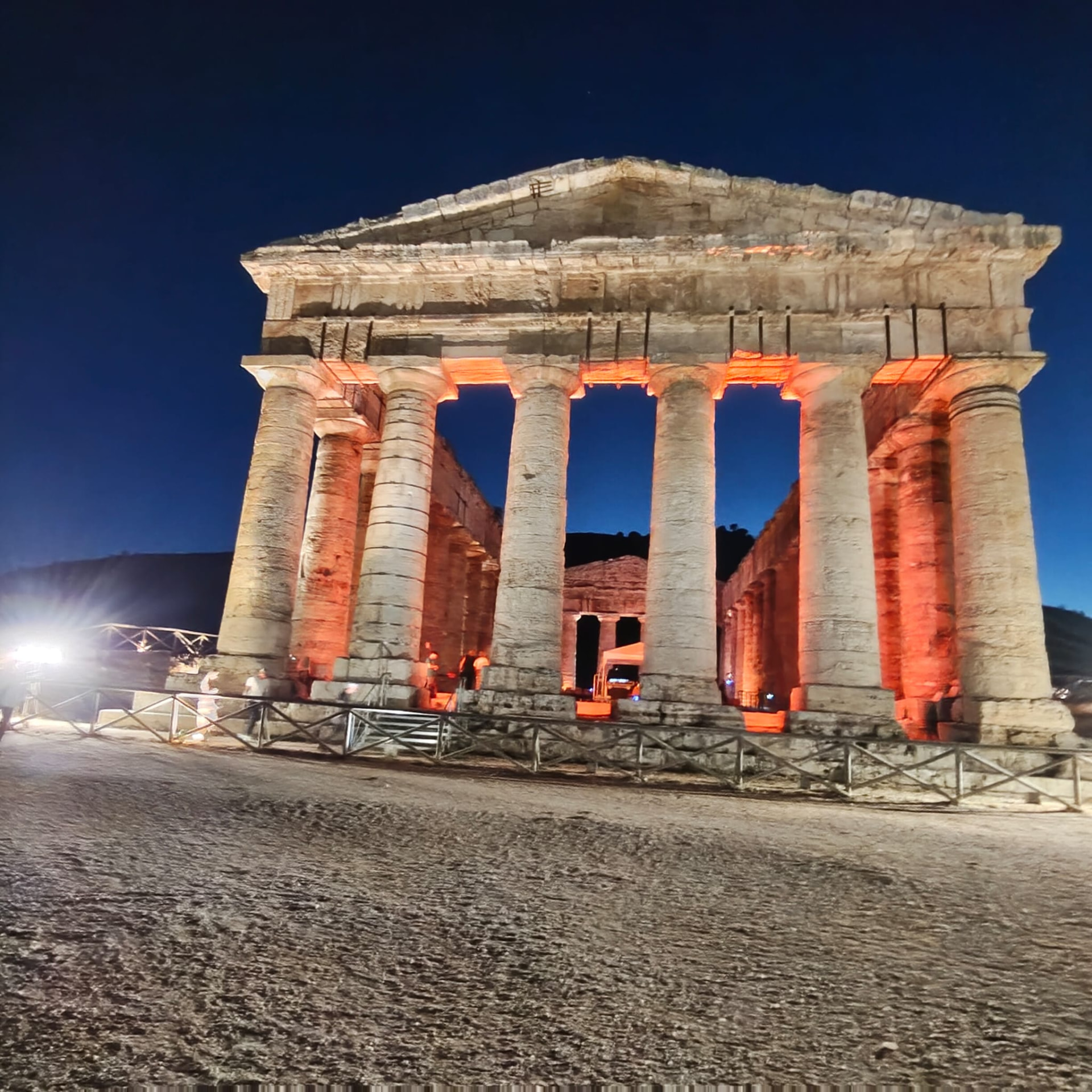 Il Tempio di Segesta illuminato di notte