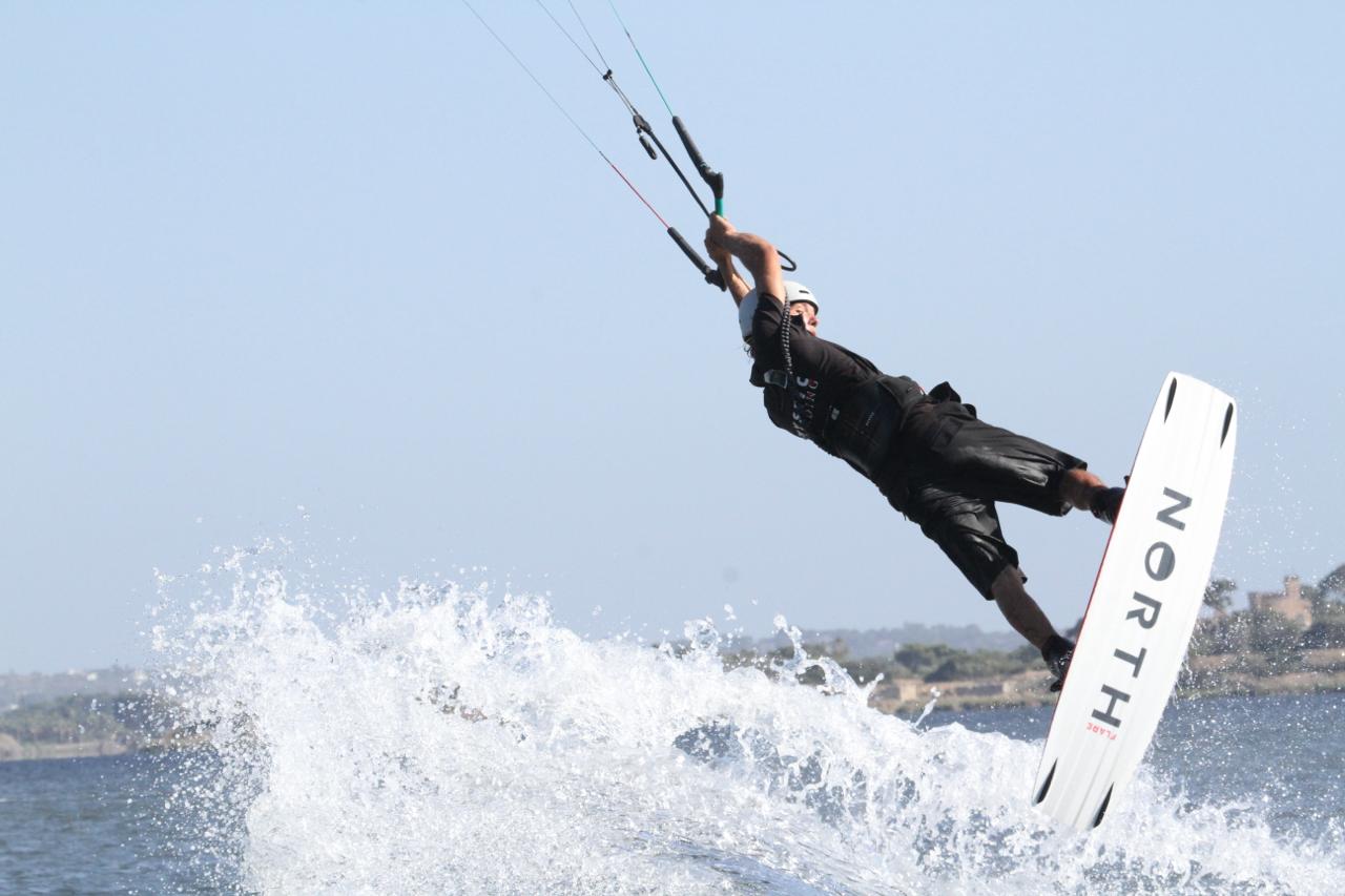 Rider in azione sull'acqua