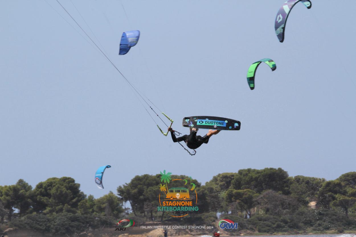 Big air in freestyle sullo Stagnone