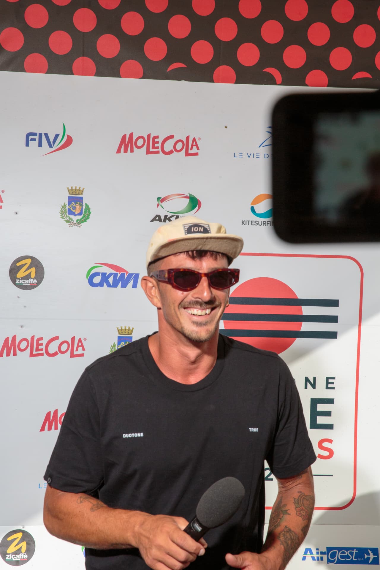 Atleta sorridente durante l'intervista — edizione 2026