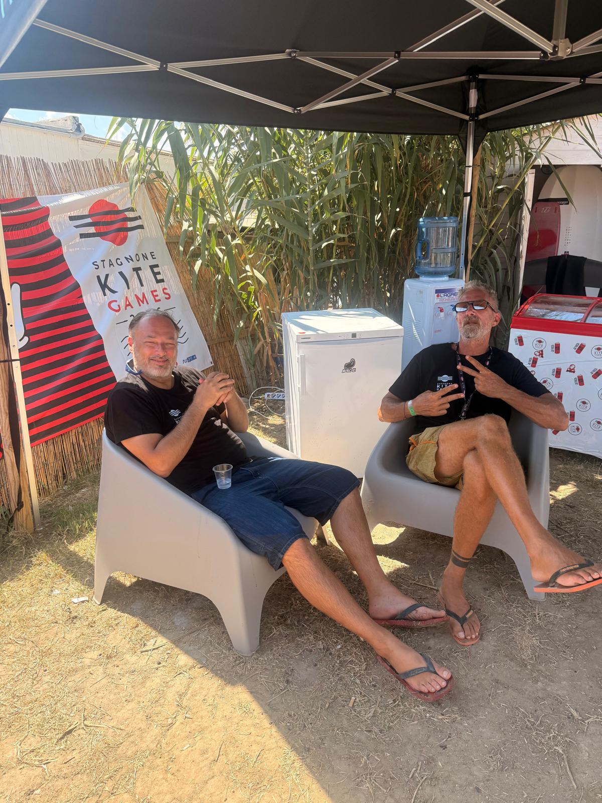 Staff in relax sotto il gazebo — Stagnone Kite Games 2026