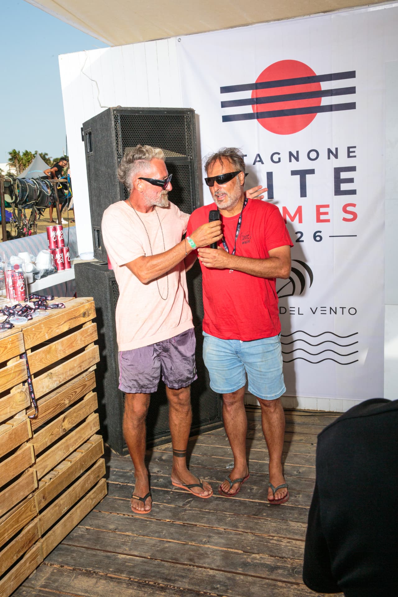 Organizzatori sul palco durante la premiazione 2026
